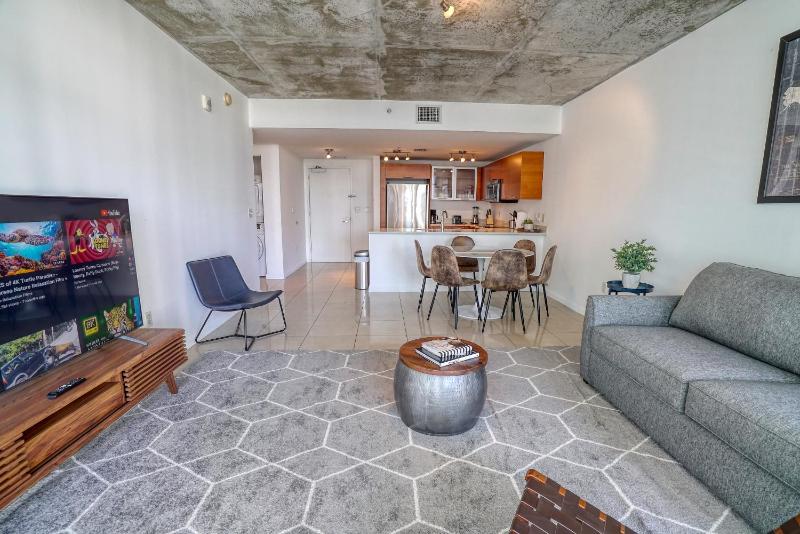 Цены на 819-Charming apartment in the heart of Midtown в Майами