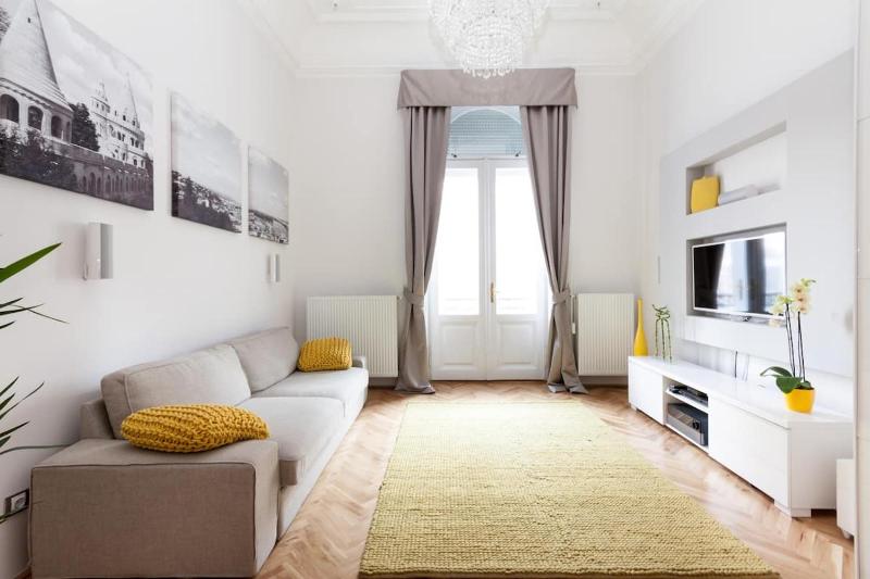 BpR Sophisticated Astoria Suite with Balcony — комфортный отель в Будапеште