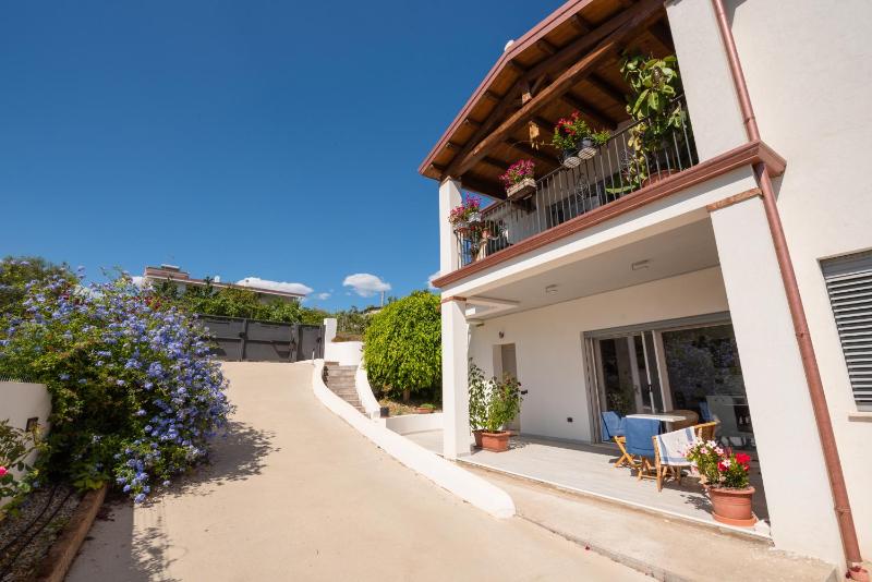 Giglio Marino a Tortolì - B&B con Giardino e Attività