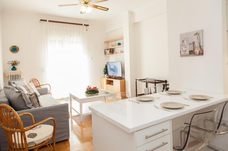 Цены на Cozy apt with Lycabettus View! в Афины