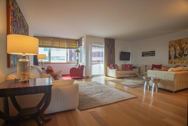 Lisbon Oriente River View w/ Balcony&Garage — забронировать отель в Лиссабоне