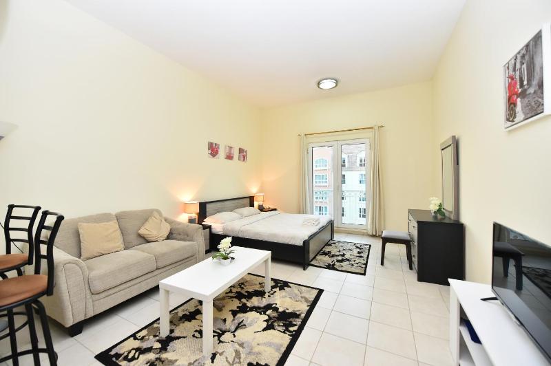 Budget Studio with Garden Views near Metro - MED64 DG — забронировать отель в Дубае