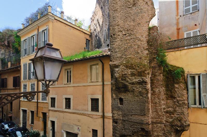 Цены на Hotel Le Clarisse al Pantheon в Риме
