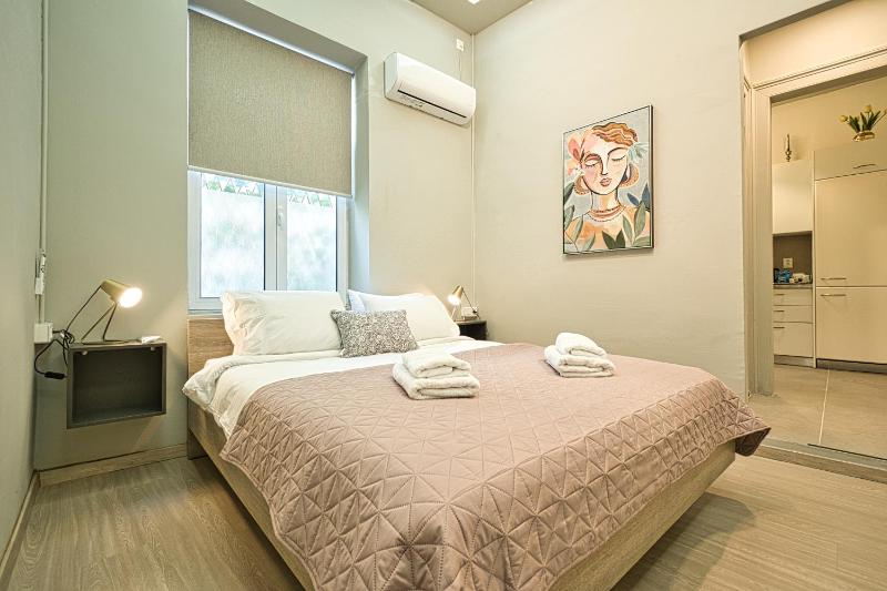 Plaka Filotheis House A — отель с удобствами в Афины