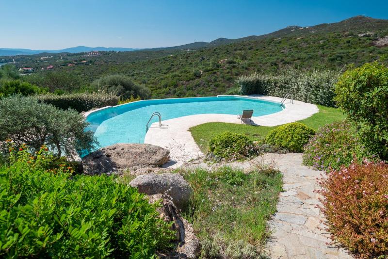 Sherden Suites a Golfo Aranci - Lussuoso appartamento vista mare