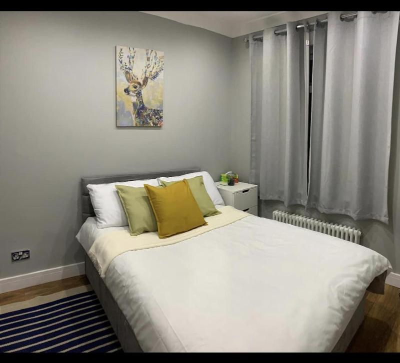 Цены на Charming 2-Bed Apartment в Лондоне