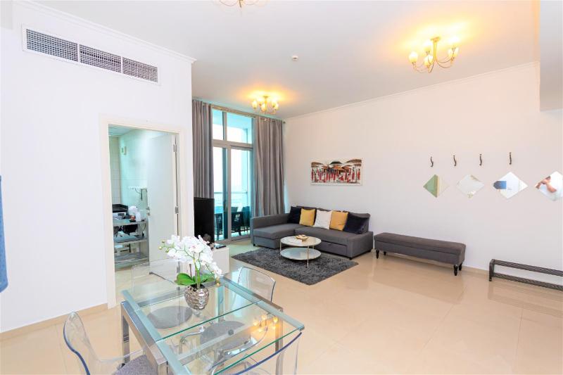 Gorgeous 1 bed with Balcony - Beach walk distance — отзывы гостей и цены