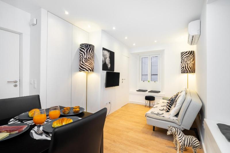 WHome Modern Alfama Explore Lisbon w/ Comfort & Style — отель с удобствами в Лиссабоне