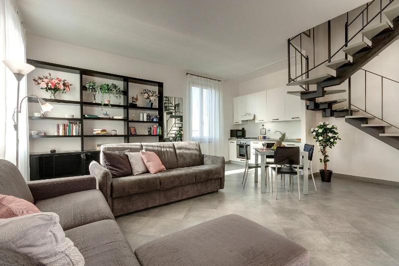 Mamo Florence - Alamanni Apartment — отель с удобным расположением в Флоренции