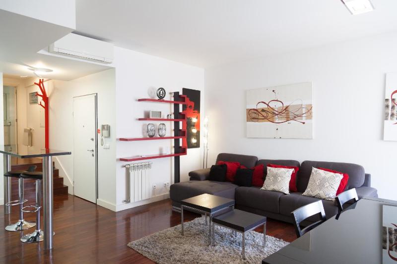 FLH Chiado Artsy Duplex — отель с удобствами в Лиссабоне