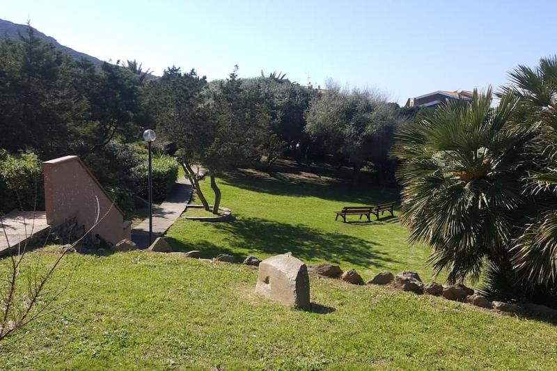 Capo Falcone a Stintino - Spazioso Appartamento Vicino Mare