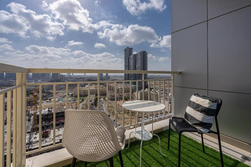 HiGuests - Luxurious 1BR Apartment with balcony in JVC — забронировать отель в Дубае