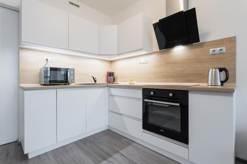 Yellow apartment with PARKING — комфортный отель в Праге