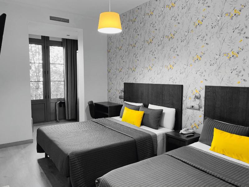 Ciudad Condal Hostal - Paseo de Gracia — комфортный отель в Барселоне