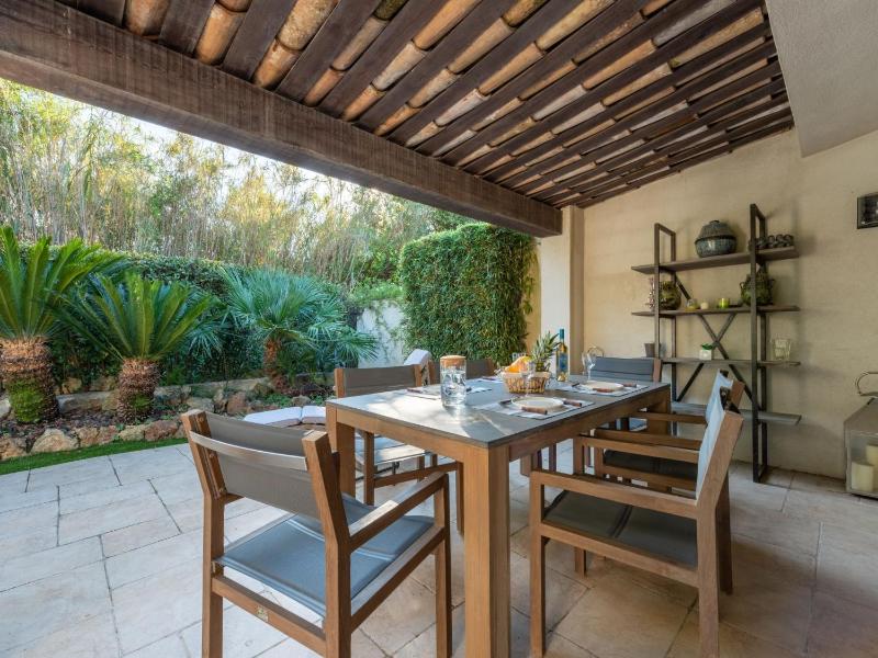 Holiday Home Les Cottages des Muriers by Interhome — отель с удобствами в Сент-Тропезе