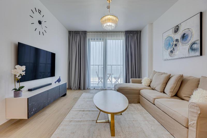 Lovely sea view apt La Cote 1 La Mer 1min to beach — забронировать отель в Дубае