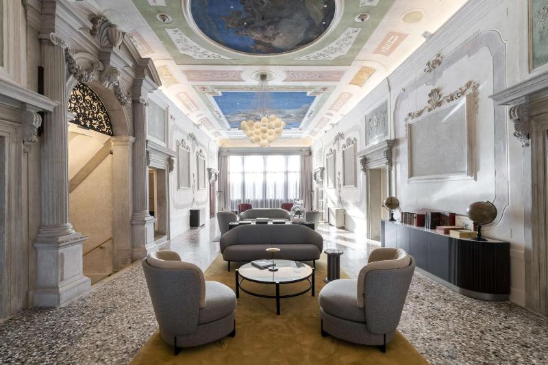 Цены на Radisson Collection Hotel, Palazzo Nani Venice в Венеции