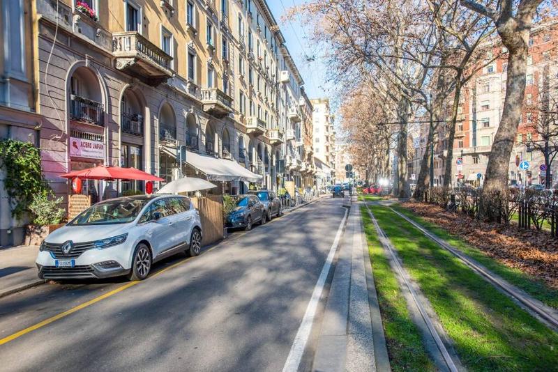 Beautiful studio at 10 mins from Duomo by Easylife — комфортный отель в Милане
