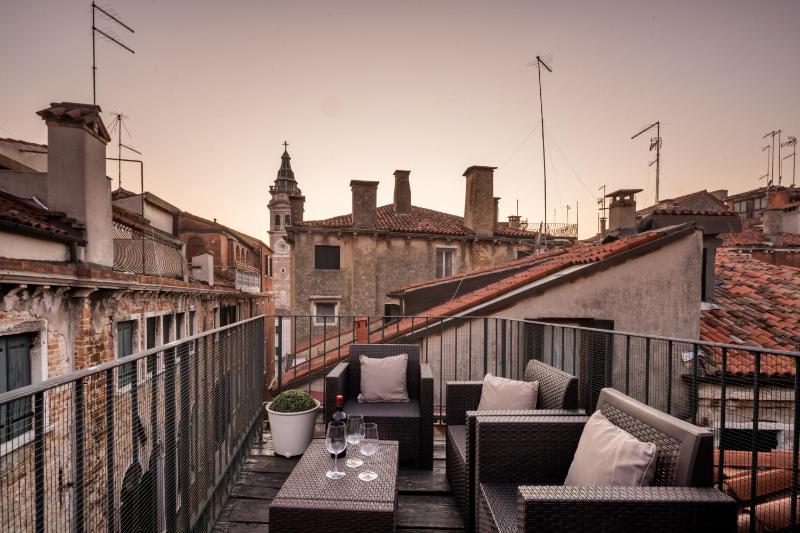Santa Maria Formosa Terrace R&R — отель с удобствами в Венеции