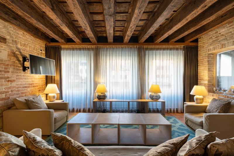 Ca' del Fontego - Luxury Grand Canal — отель с удобным расположением в Венеции