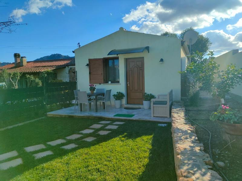 La LocanDina a Olbia - Grazioso appartamento con giardino