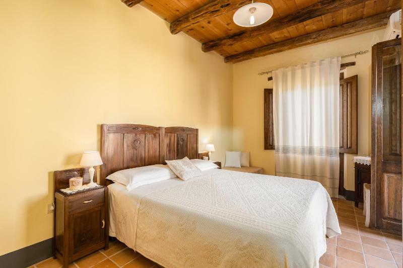 Il Nido Romantico a Baunei - Intimo Rifugio con Balcone