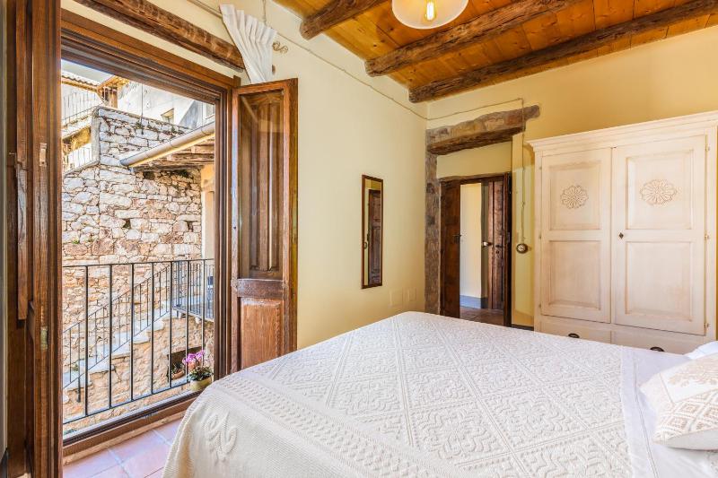 Il Nido Romantico a Baunei - Intimo Rifugio con Balcone