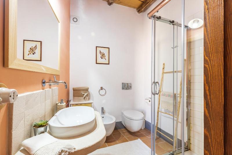 Il Nido Romantico a Baunei - Intimo Rifugio con Balcone