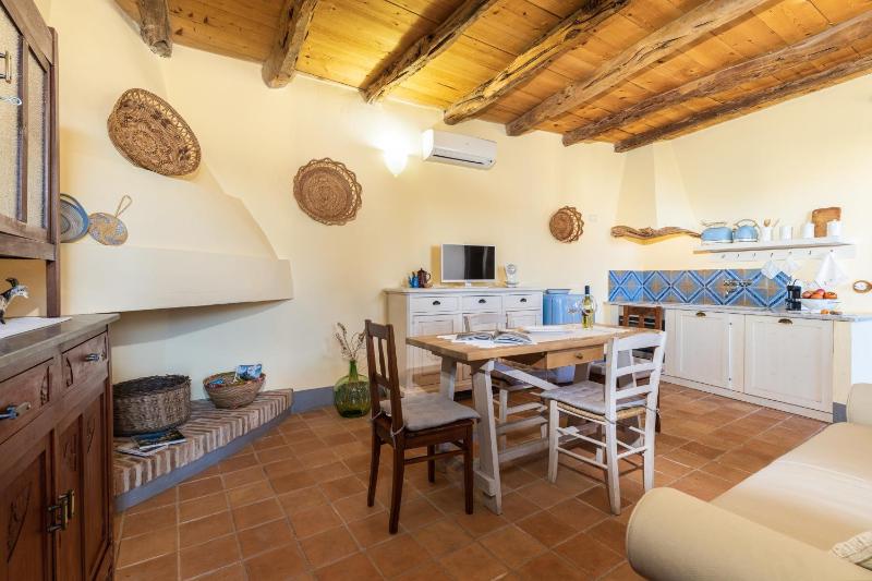 Il Nido Romantico a Baunei - Intimo Rifugio con Balcone