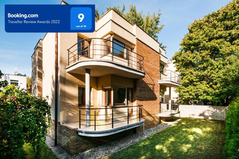 Art Apartments — отель в Варшаве, Польша