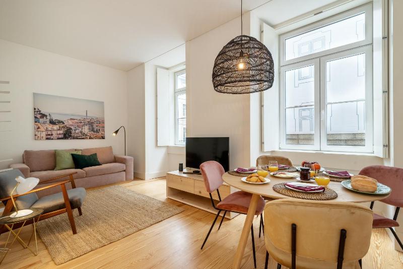 Modern 1BDR in Downtown Lisbon by LovelyStay — отель с удобным расположением в Лиссабоне