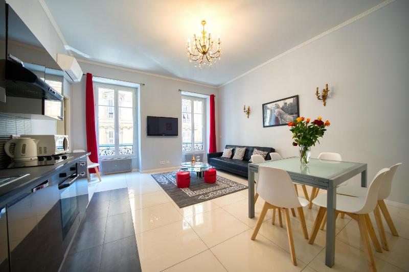 Lusso 5 beds Central Apartment — отзывы гостей и цены