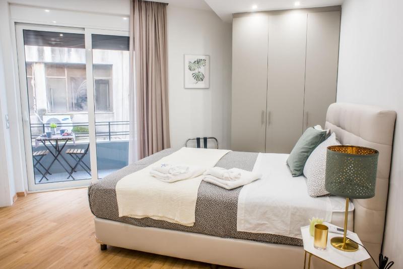 A24 Pristine & sunny suite near Plaka & Parthenon — отзывы гостей и цены