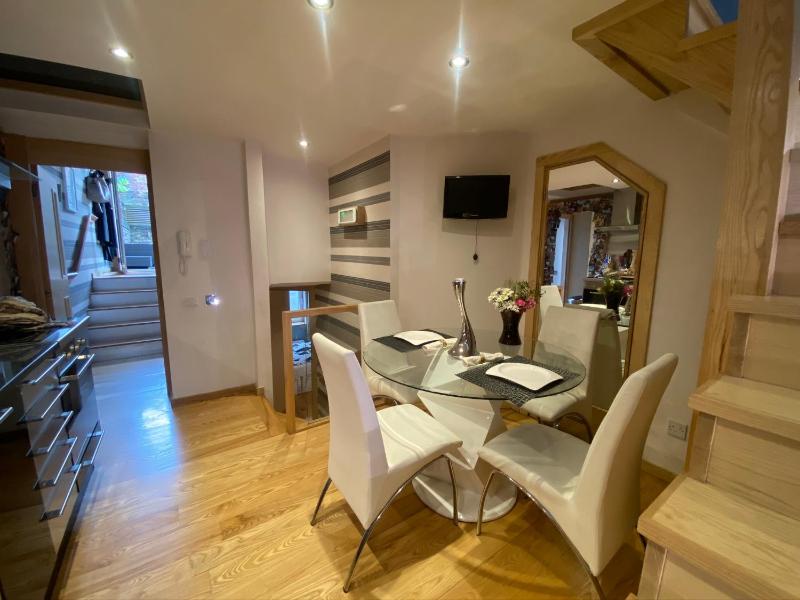 A sun drenched Garden Flat in the heart of Fulham — забронировать отель в Лондоне