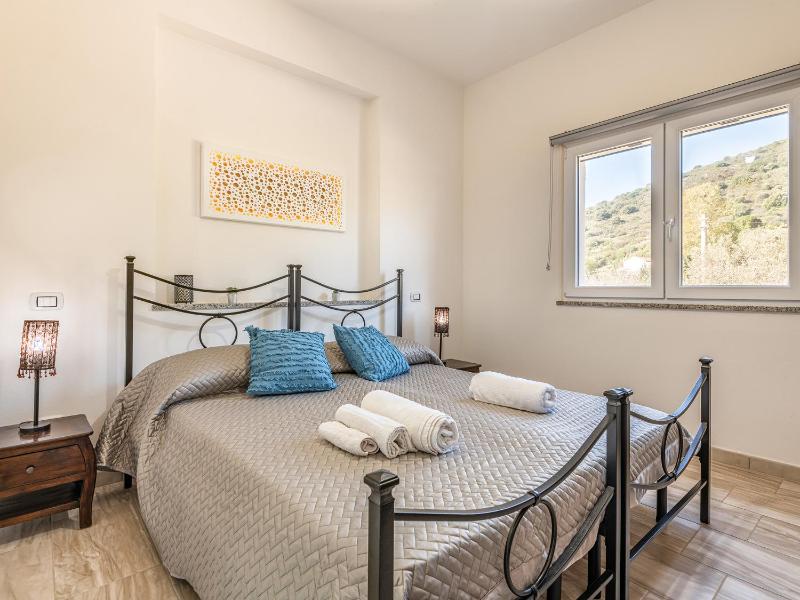 Villa Chiara a Solanas - Appartamento con Vista Montagna