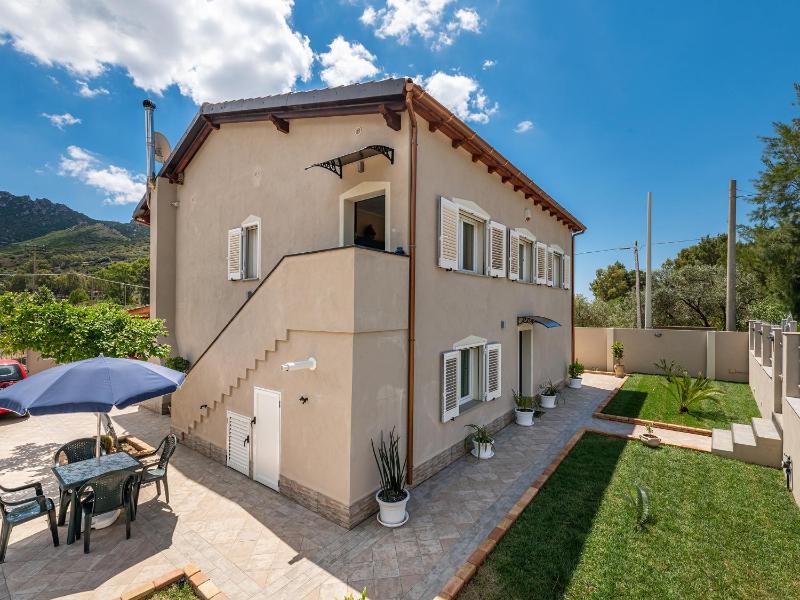 Villa Chiara a Solanas - Appartamento con Vista Montagna