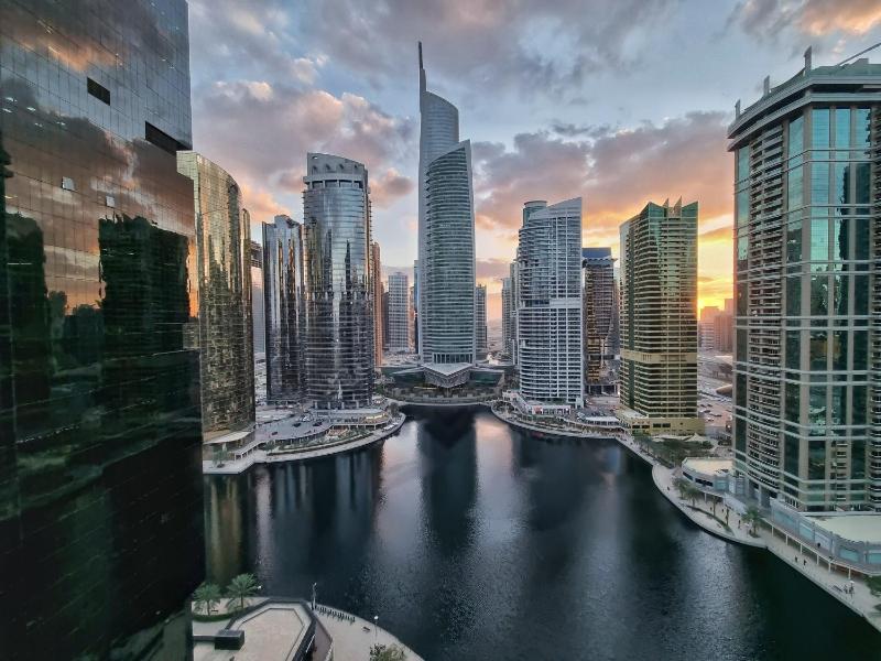 Walking Distance to Metro! FULL Canal View — забронировать отель в Дубае