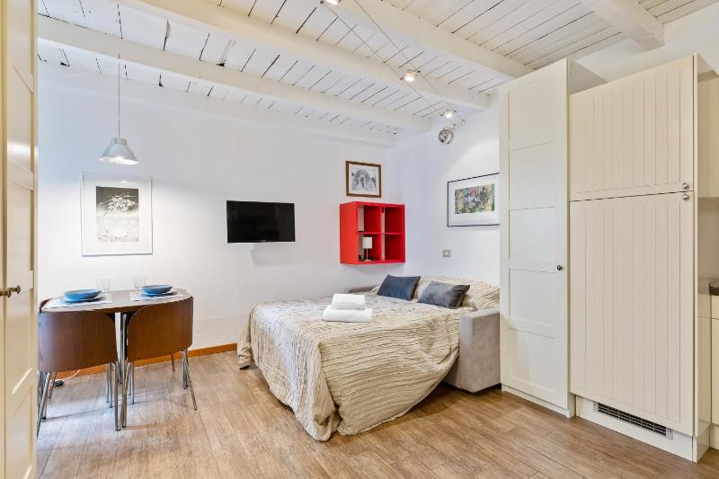 JOIVY Beautiful Studio for 2 near Sempione Park — забронировать отель в Милане
