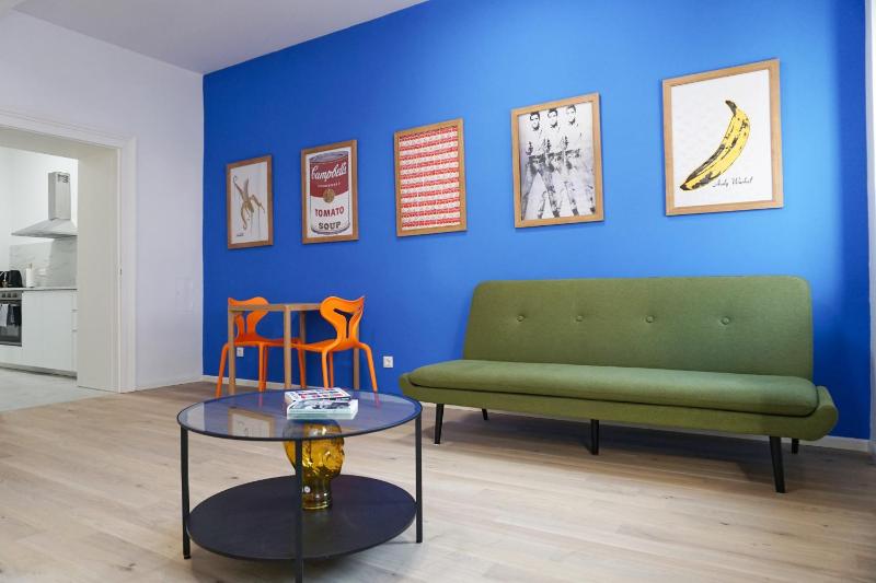 Vibrant Design Apartments - Full Kitchen - Wi-Fi - 18 Mins to City Centre — отель в вене, Австрия