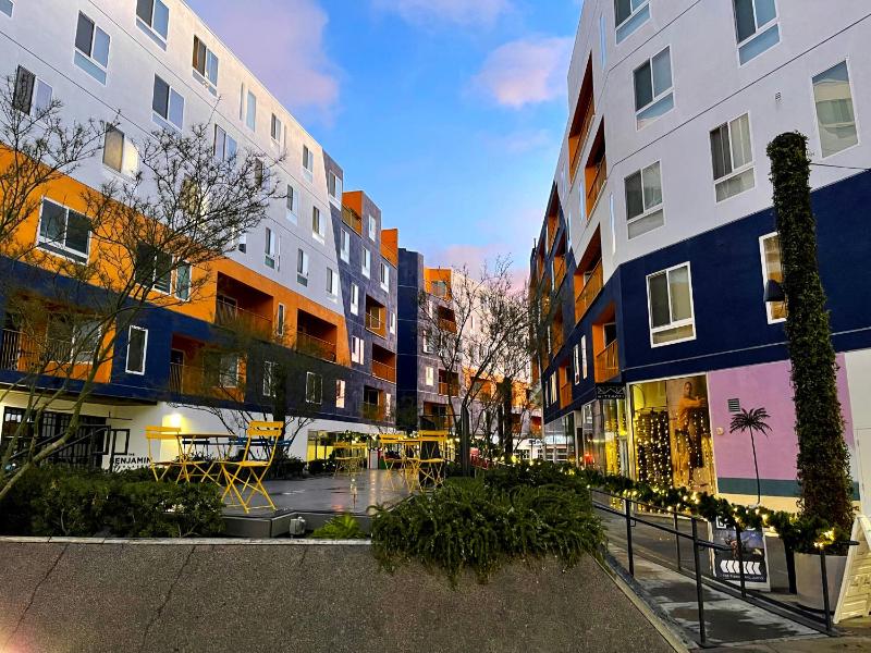 Perfect Apt w Parking Gym Pool WIFI in Arts District DTLA near Little Tokyo B4 — отель с удобствами в Лос-Анджелесе