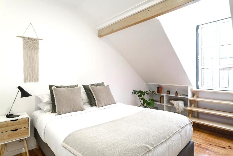 City Escape- Apartment In a Quiet Corner of the City — отель с удобным расположением в Лиссабоне