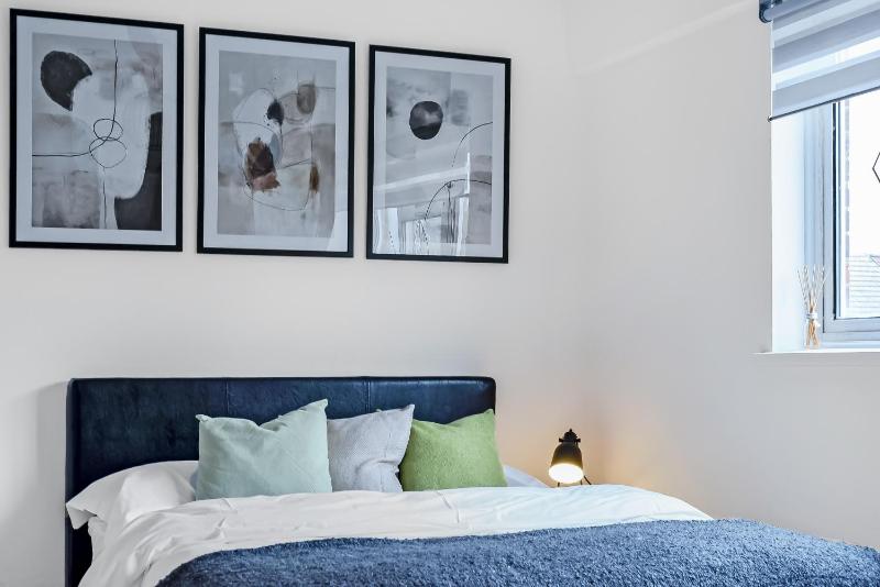 Stylish Excel 3 Bedroom Flat — отель с удобствами в Лондоне