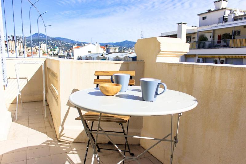 Joli Studio avec balcon, Centre Ville — комфортный отель в Николь