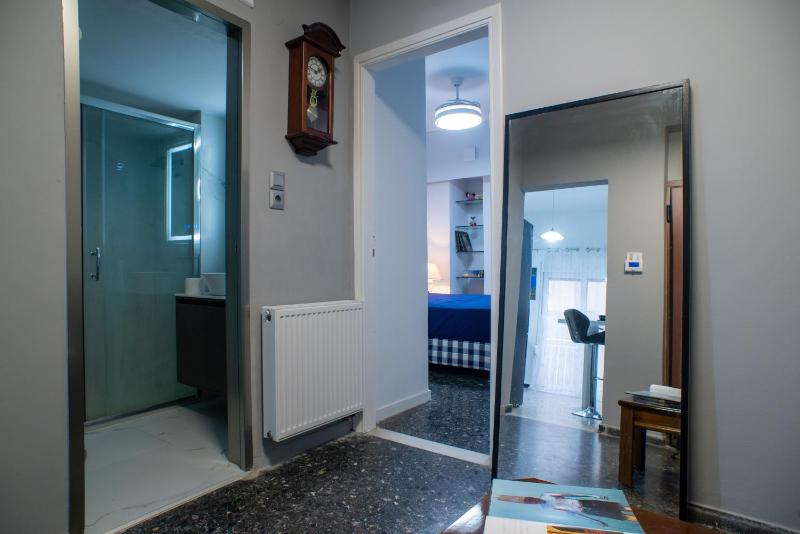Modern-Lux Central 1 Bedroom Condo — комфортный отель в Афины