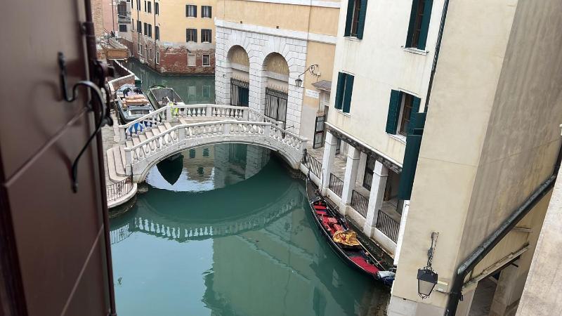 FORESTERIA SOCIALE VENICE SAN MARCO BY NEW GENERATION HOSTEL EXCELLENT LOCATION THE RIGHT ALTERNATIVE TO LUXURY HOTELS rooms with view of the lagoon and 2 minutes walk to S Marco church FREE Wi-Fi KITCHEN — забронировать отель в Венеции