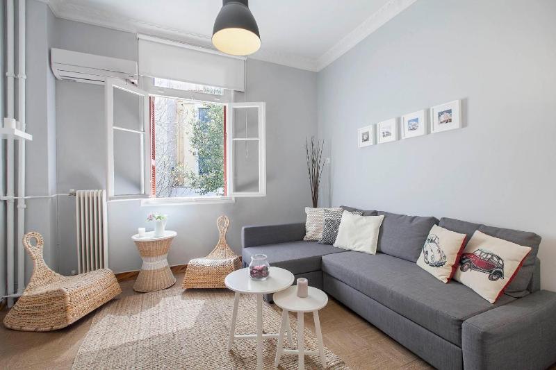 Beautiful apartment next to Acropolis — отель с удобным расположением в Афины
