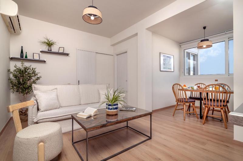 Athens Loft by Phoenix Apartments — отель с удобным расположением в Афины