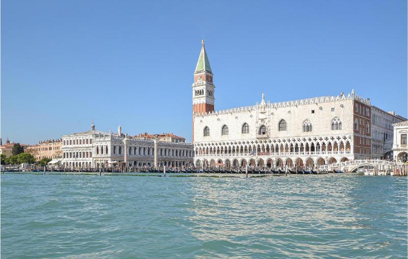 Gorgeous Apartment In Venezia With Wifi 4 — отель в Венеции, Италия