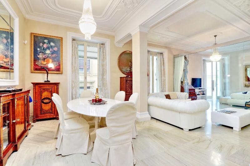 Rome luxury apartment to Spanish Steps — отель с удобствами в Риме