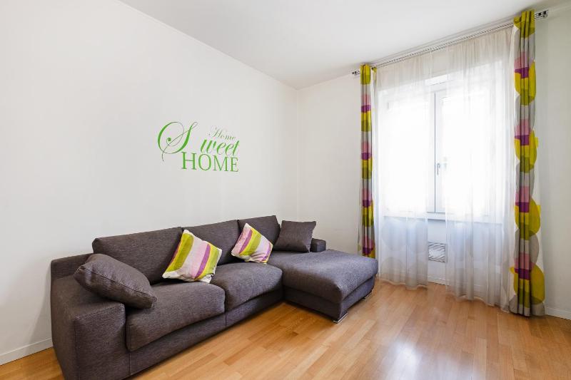 JOIVY Lovely Flat for 4 with Balcony near Porta Romana — забронировать отель в Милане